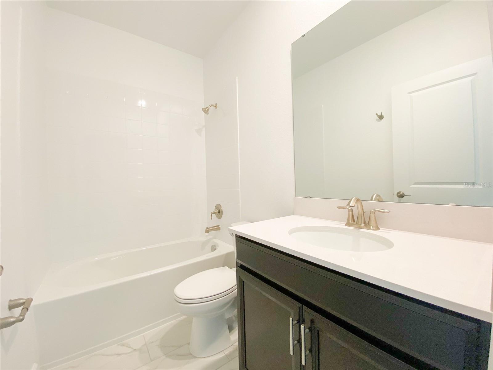 977 Leader St Property Photo 25