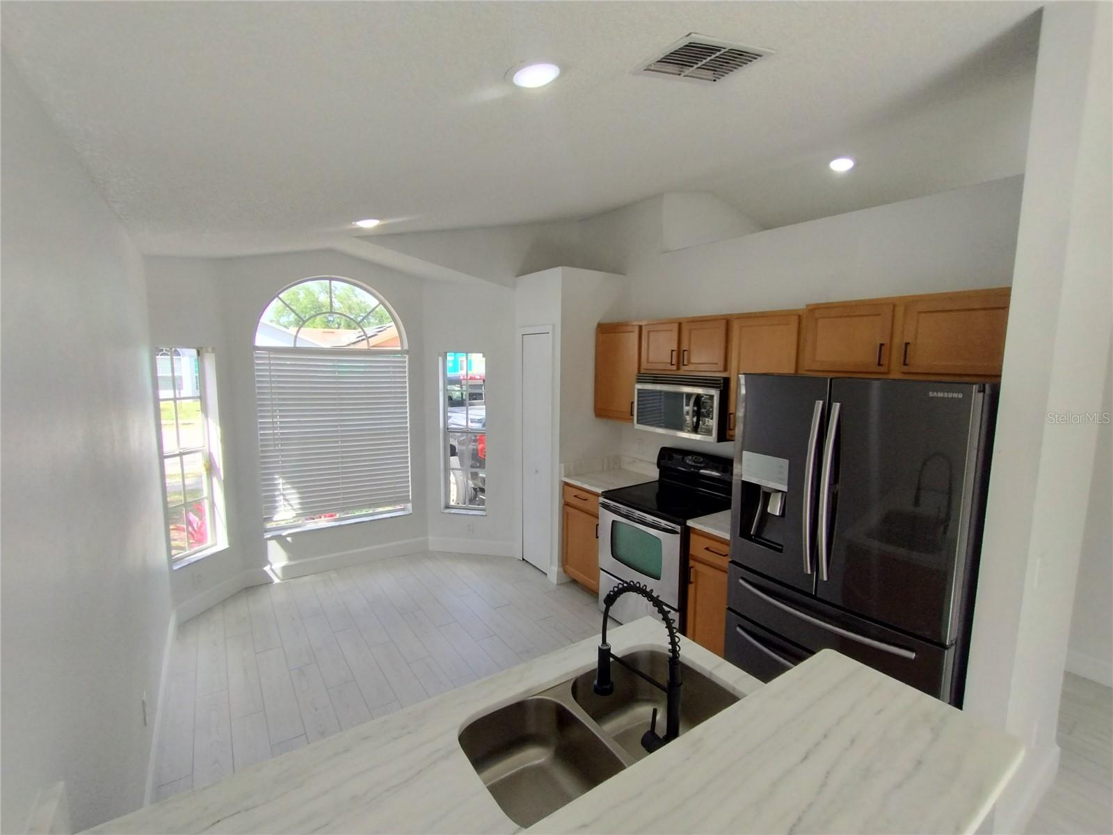 1716 Chatham Cir Property Photo 2