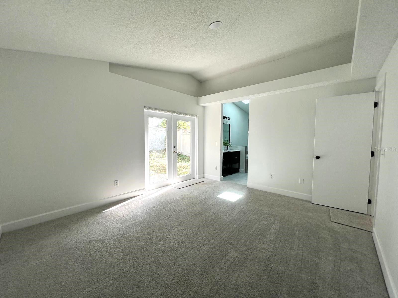 1716 Chatham Cir Property Photo 4