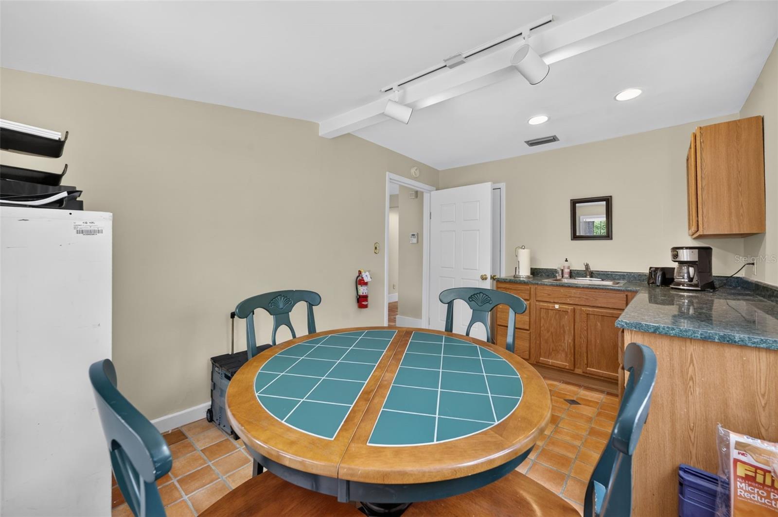 339 S Ridgewood Ave Property Photo 8