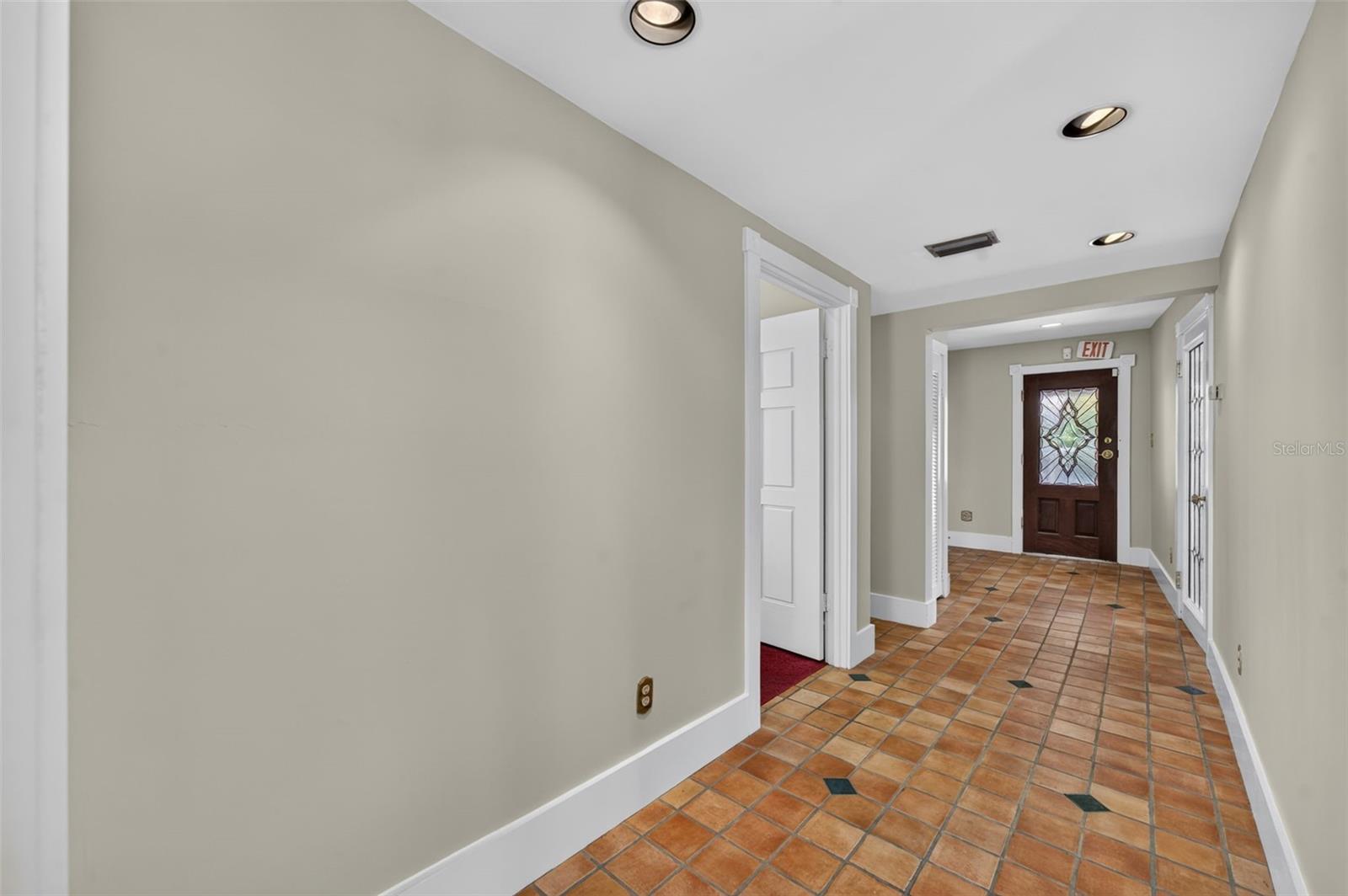 339 S Ridgewood Ave Property Photo 10