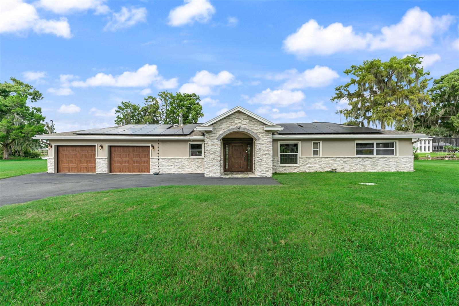 1002 Loves Point Dr Property Photo