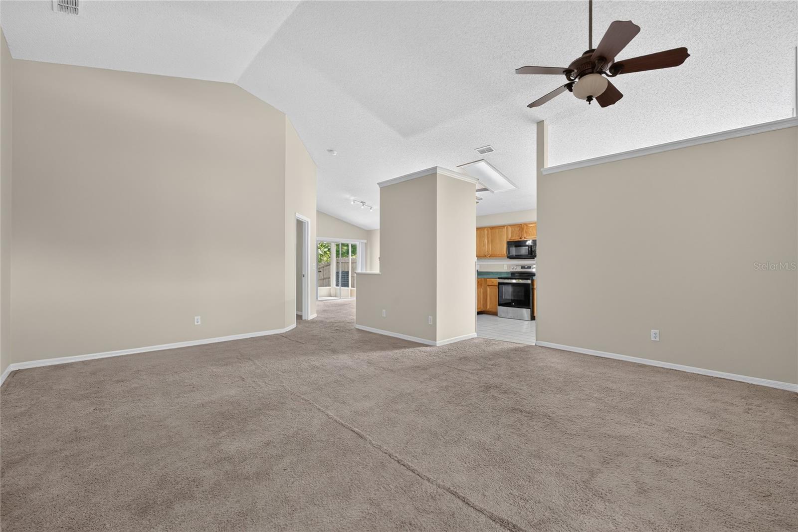 13617 Emeraldview Dr Property Photo 5