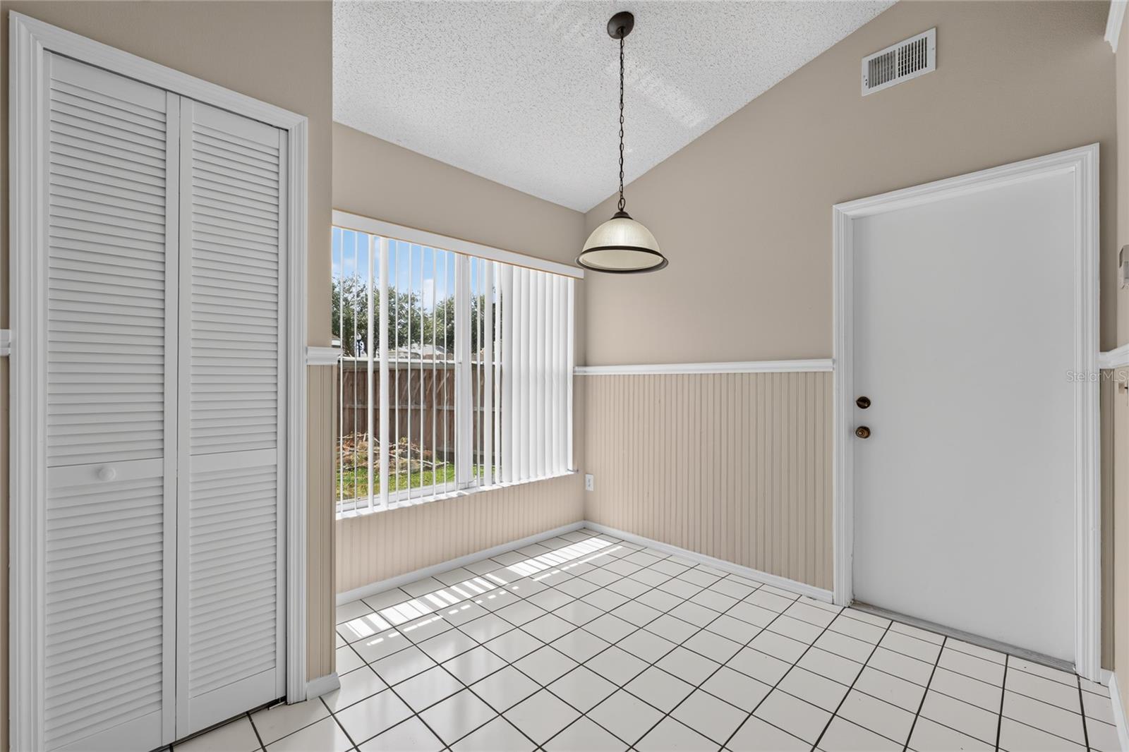 13617 Emeraldview Dr Property Photo 9
