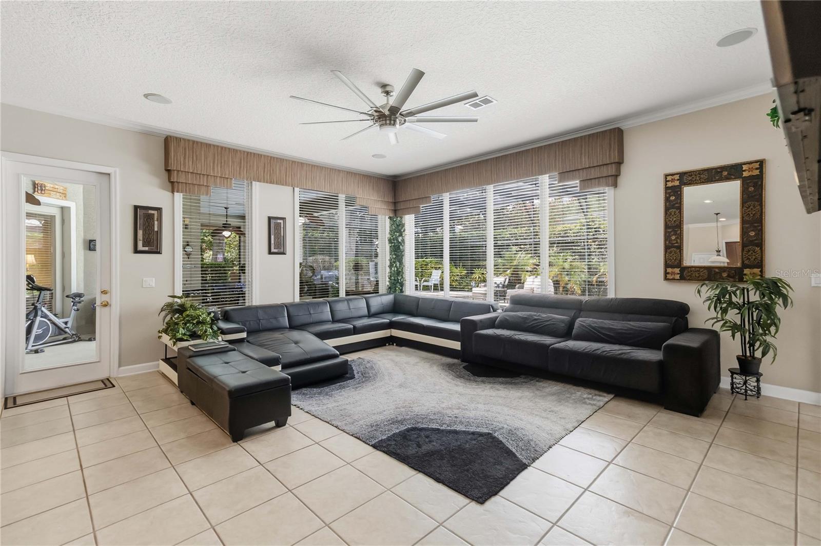 1038 Westbury Way Property Photo 12