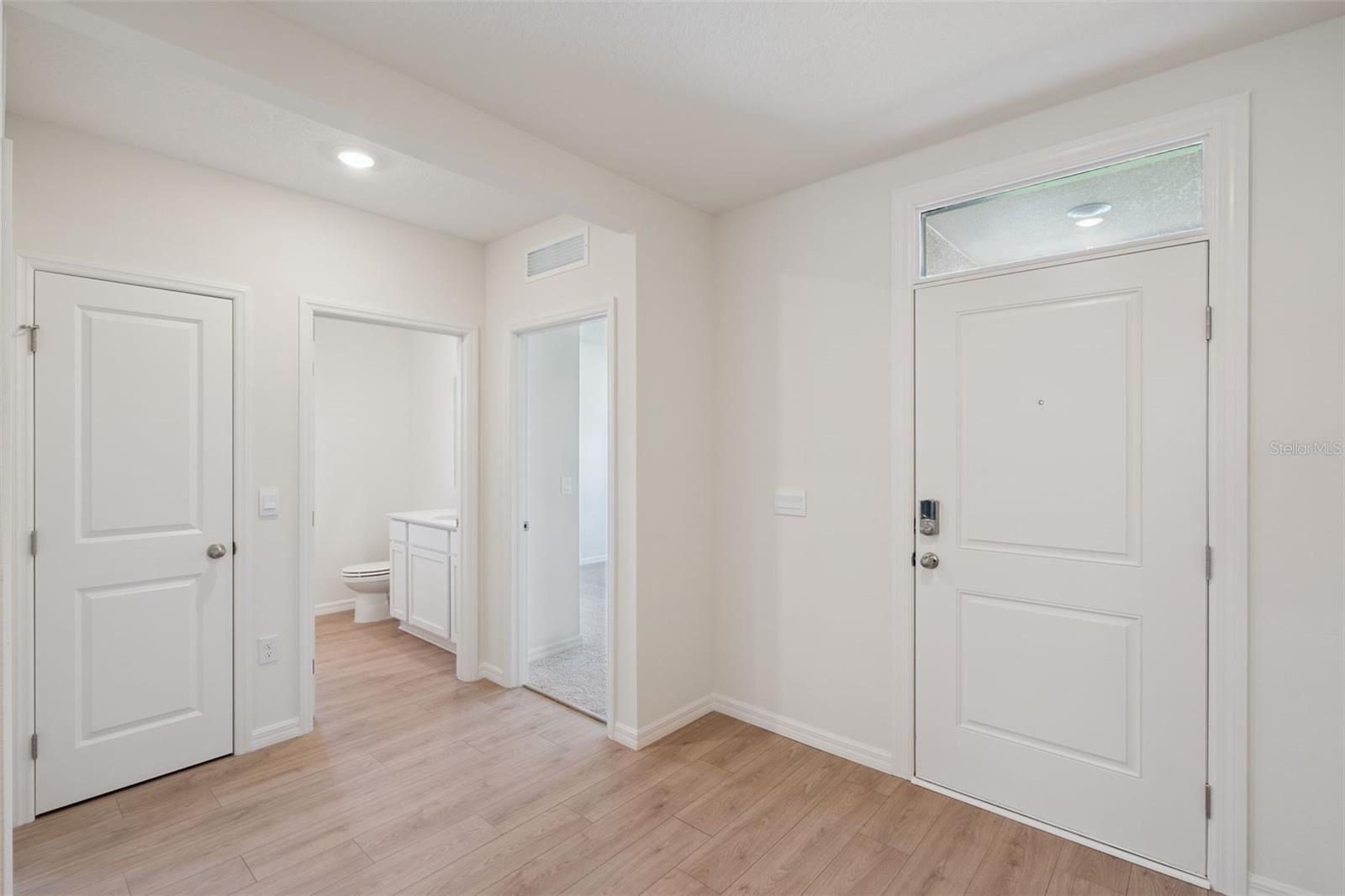 2520 Dorset Ct Property Photo 2