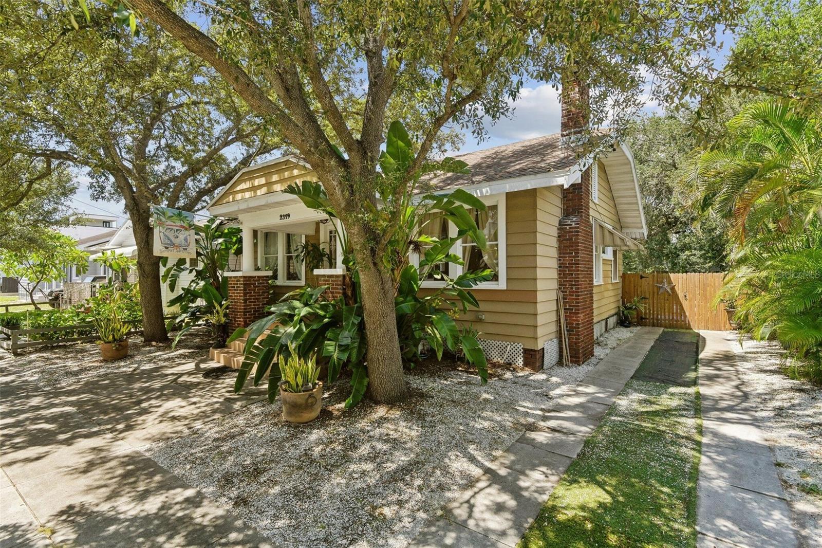 2319 W North B St Property Photo 2