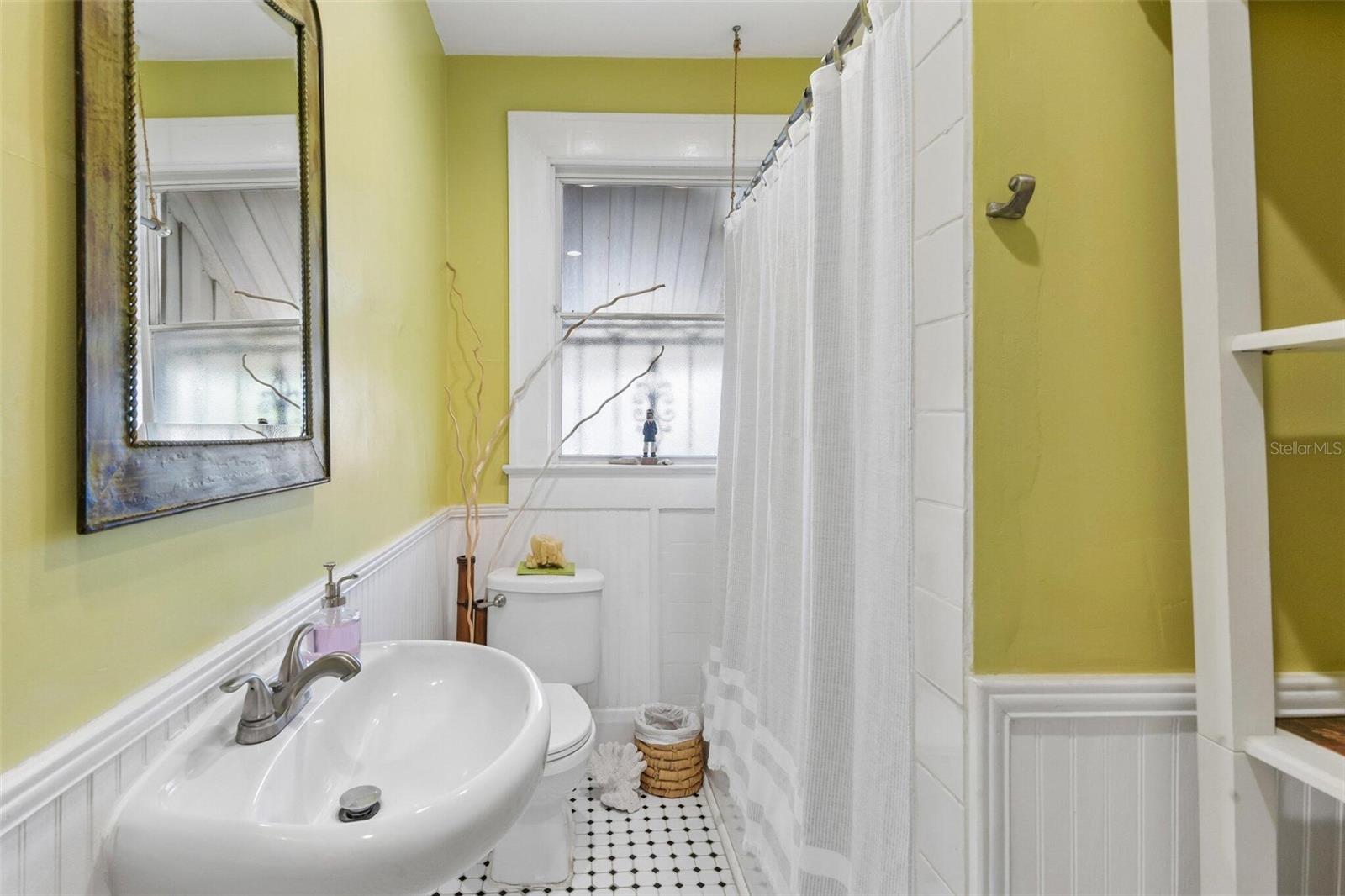 2319 W North B St Property Photo 18