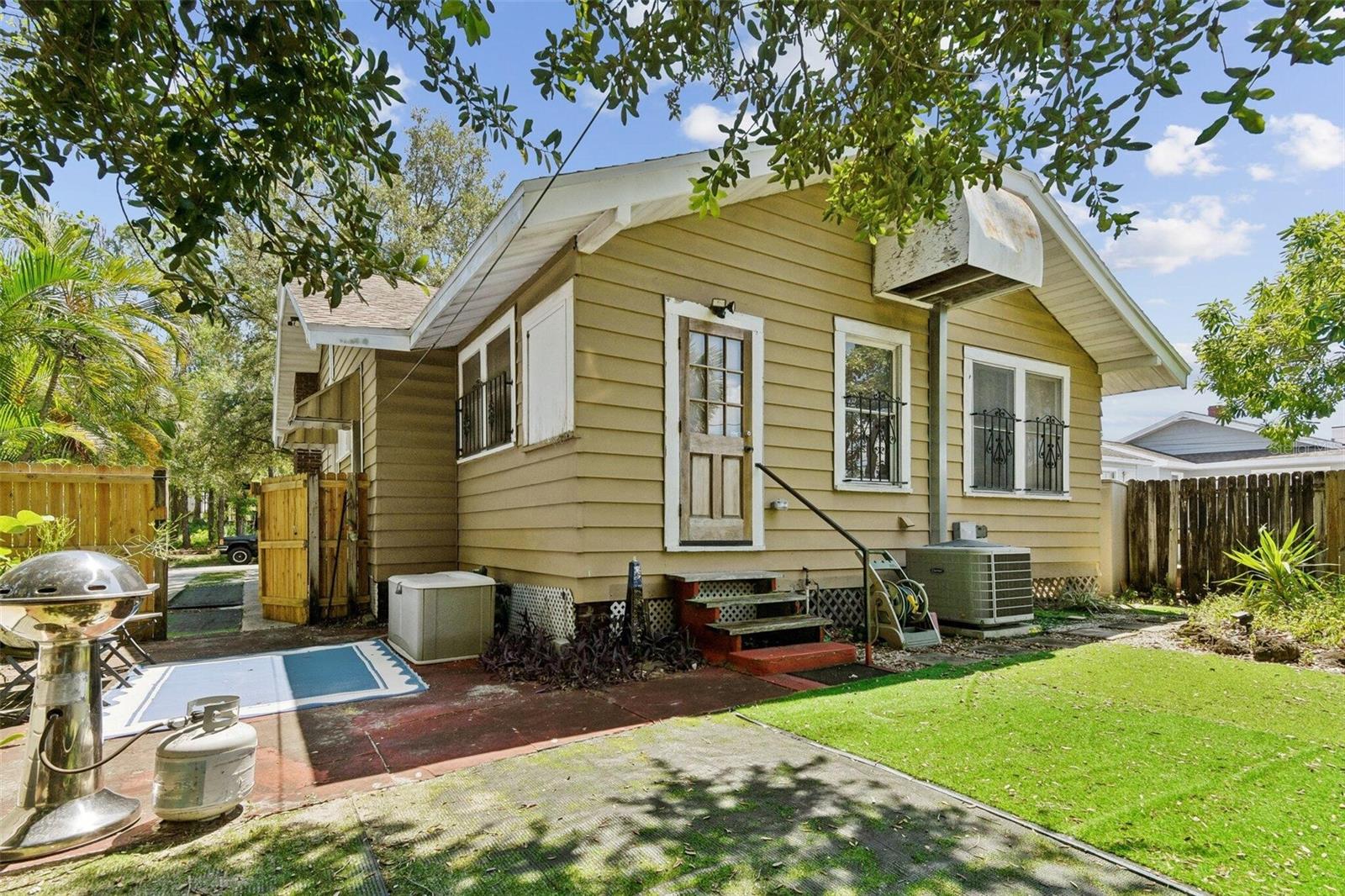 2319 W North B St Property Photo 24