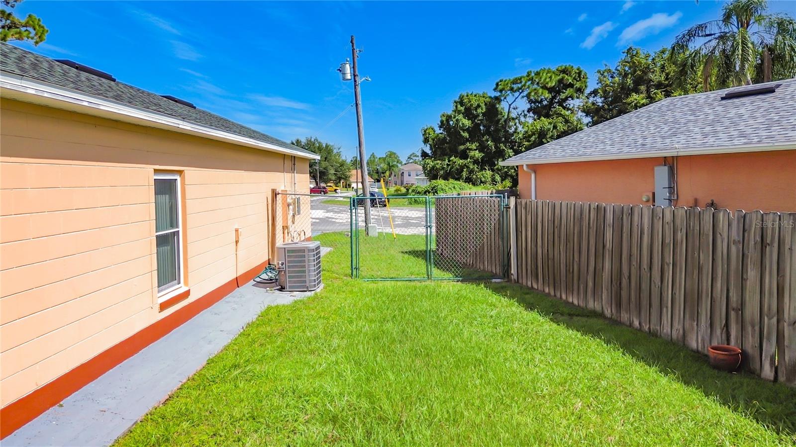 1014 Deddington Pl Property Photo 33