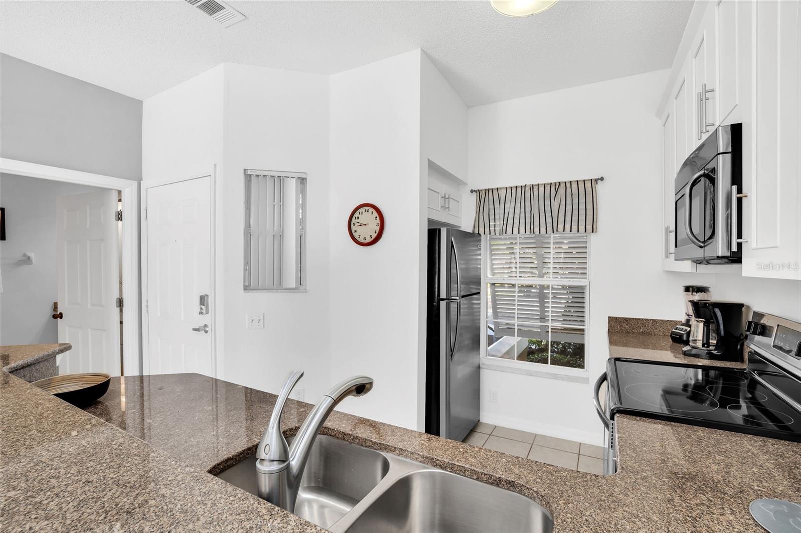 4706 Vero Beach Pl Property Photo 9