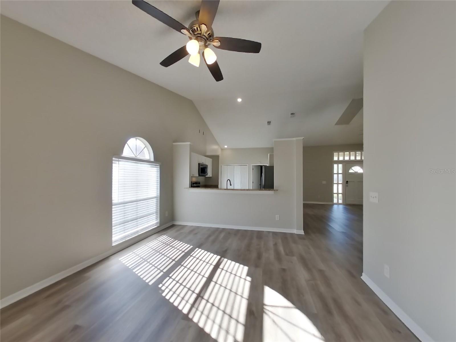 O6433833 Property Photo 3