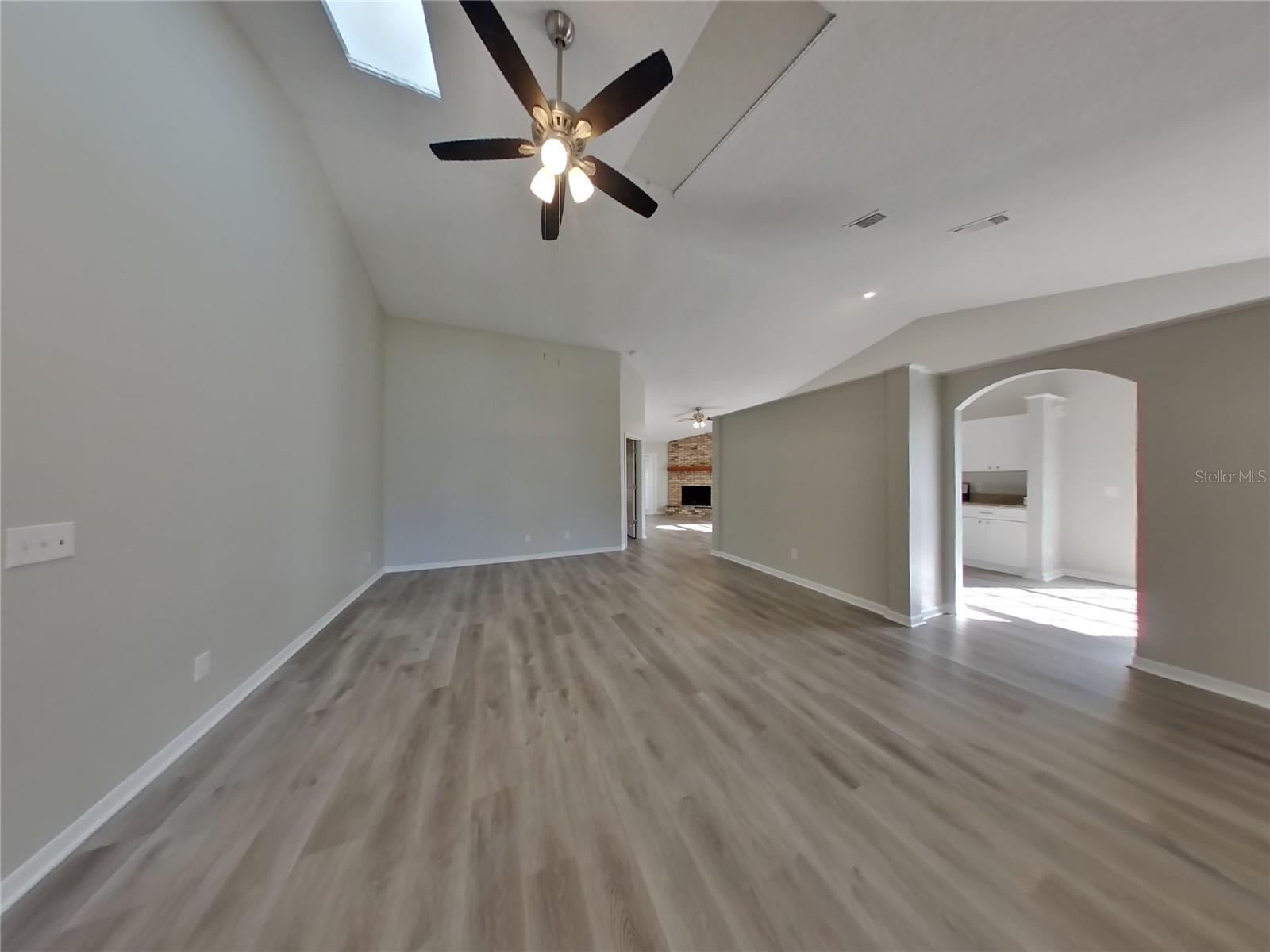 O6433833 Property Photo 5