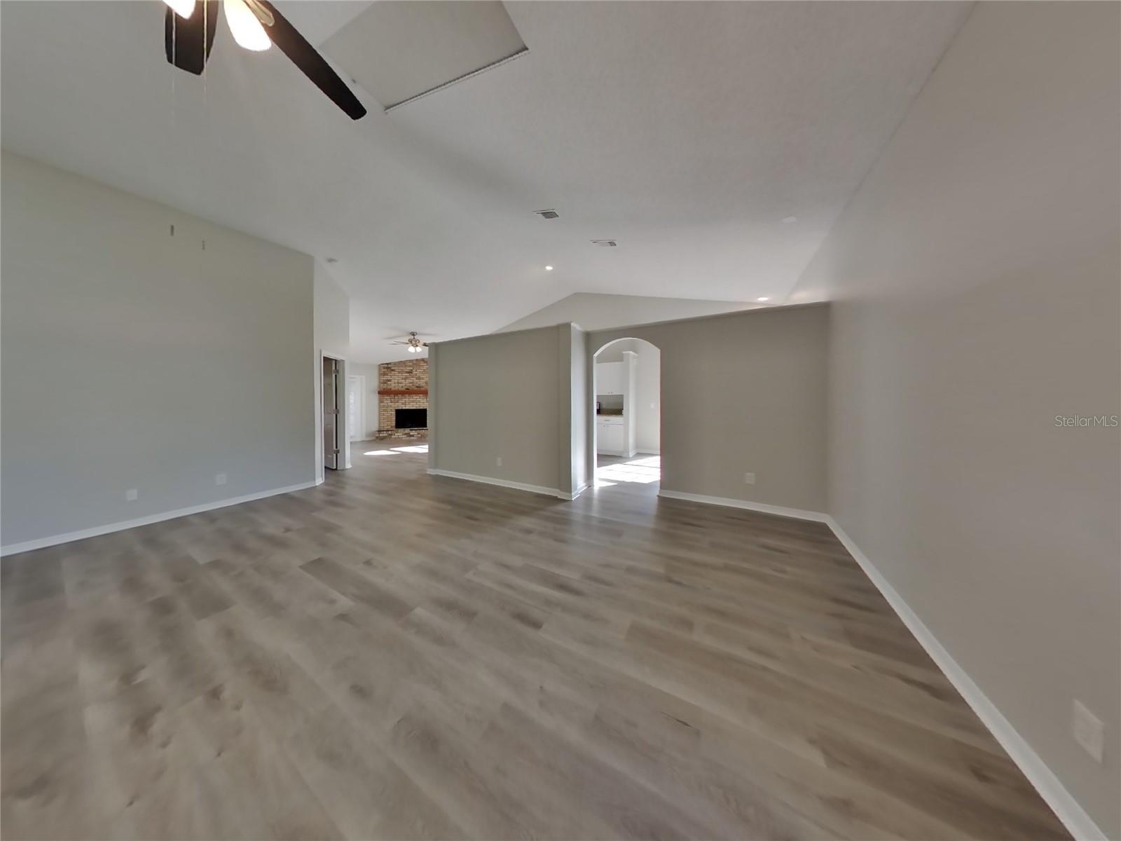 O6433833 Property Photo 6
