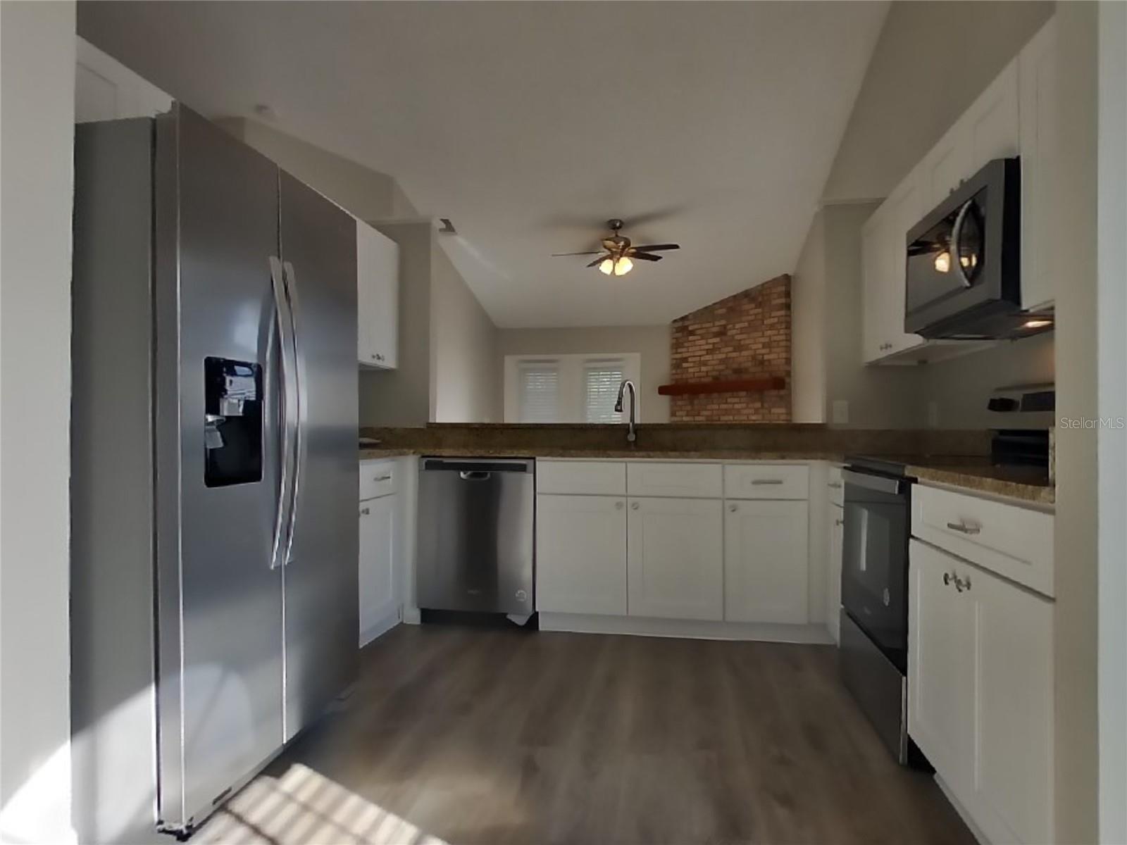 O6433833 Property Photo 8