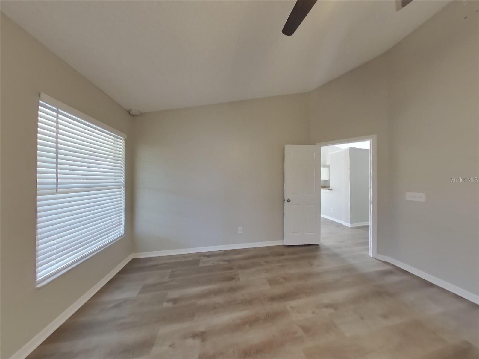 O6433833 Property Photo 9