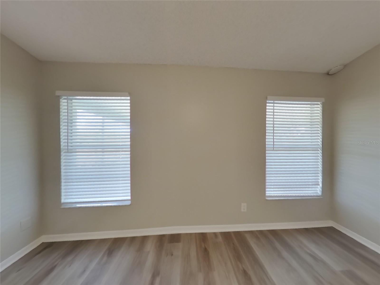O6433833 Property Photo 10