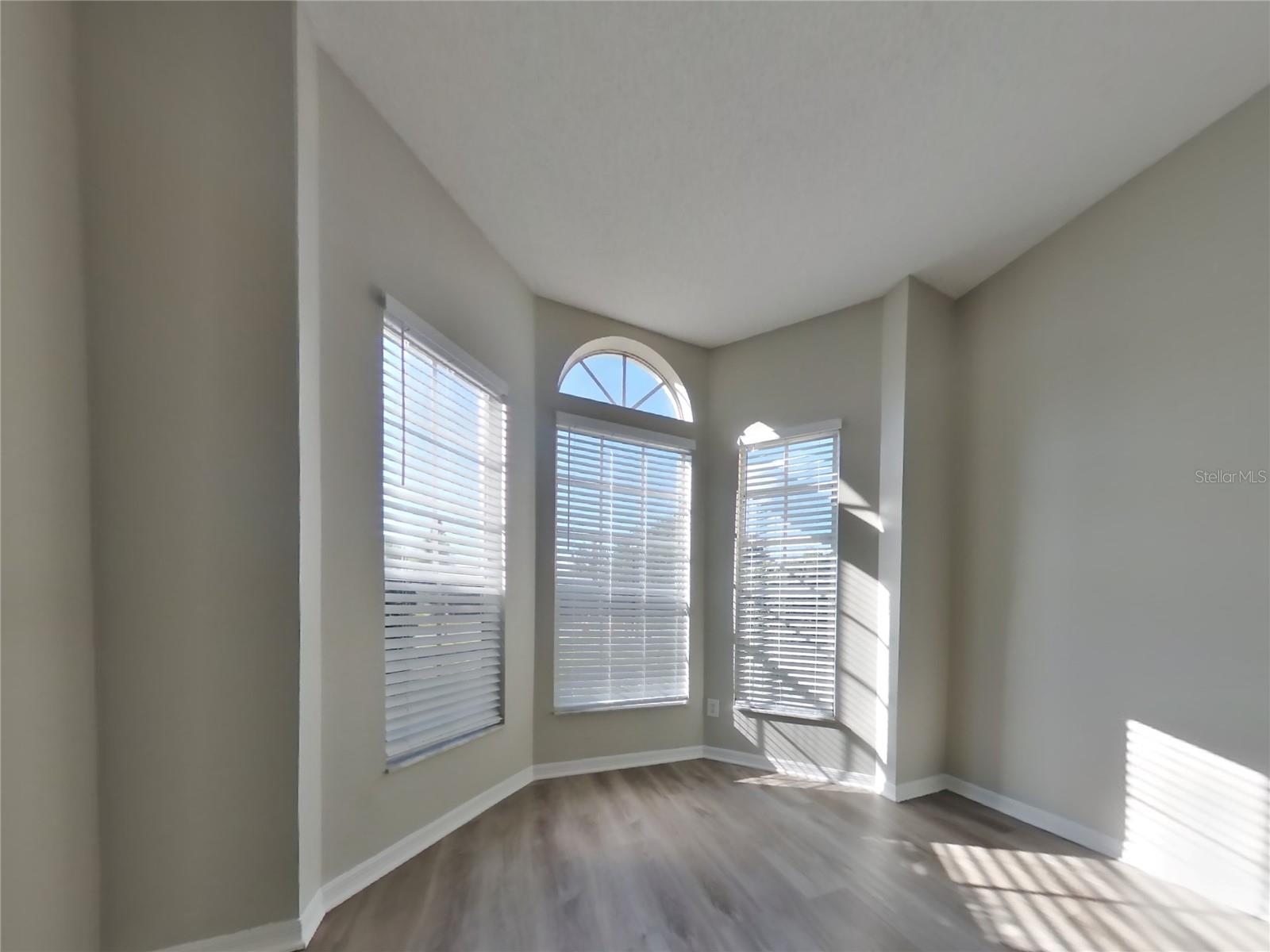 O6433833 Property Photo 15