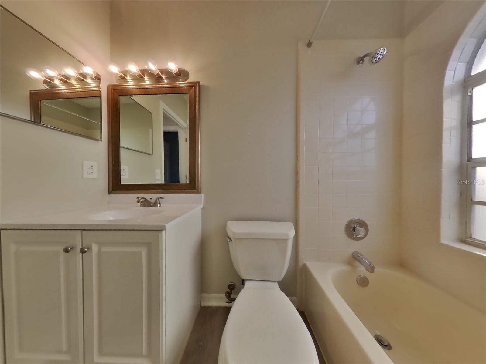 O6433833 Property Photo 16