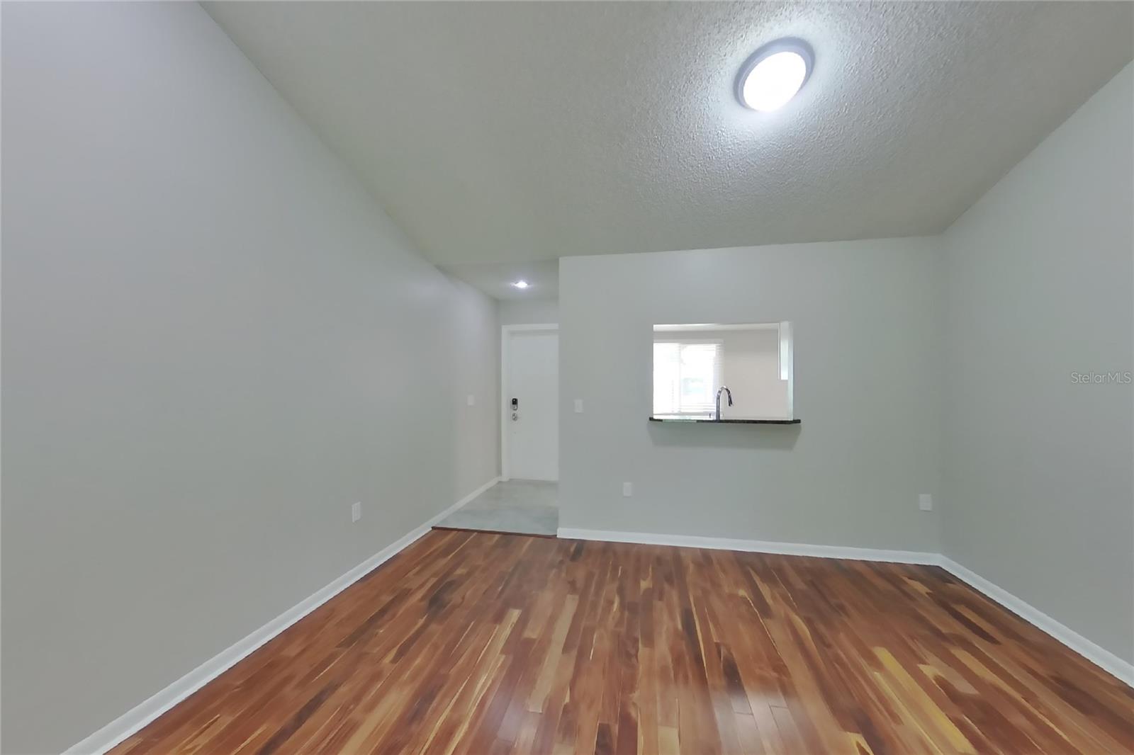 O6433837 Property Photo 4