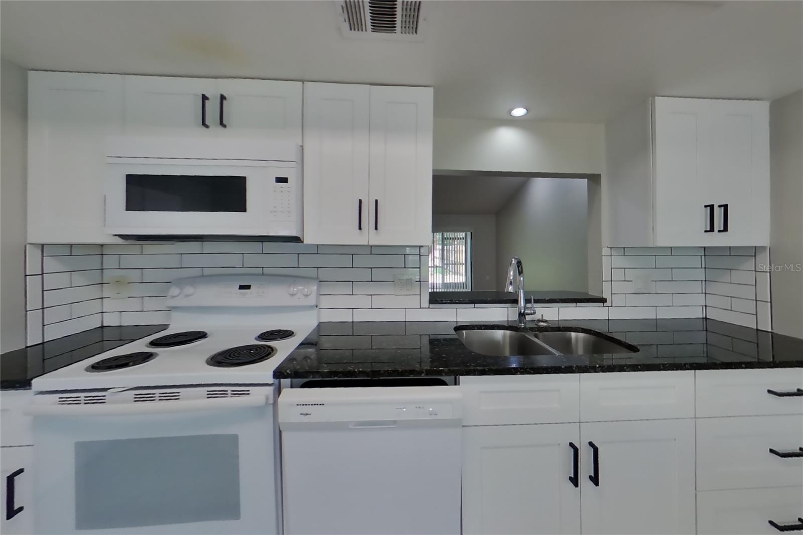O6433837 Property Photo 5