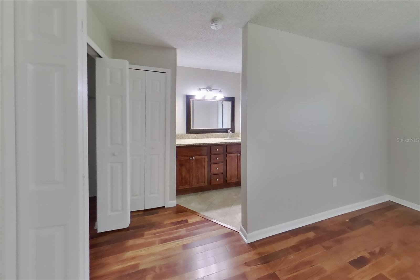 O6433837 Property Photo 9