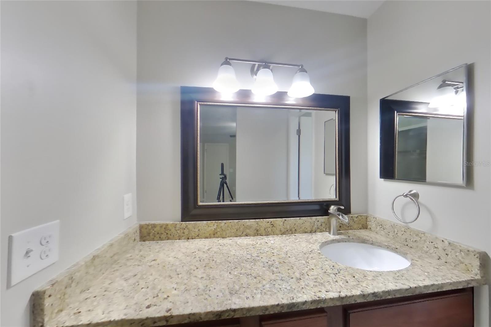 O6433837 Property Photo 10