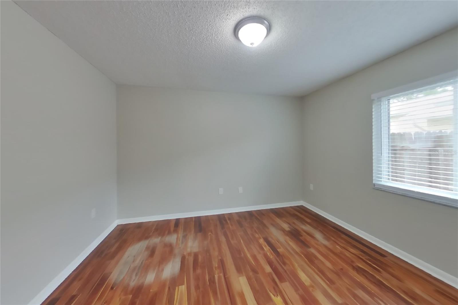 O6433837 Property Photo 12