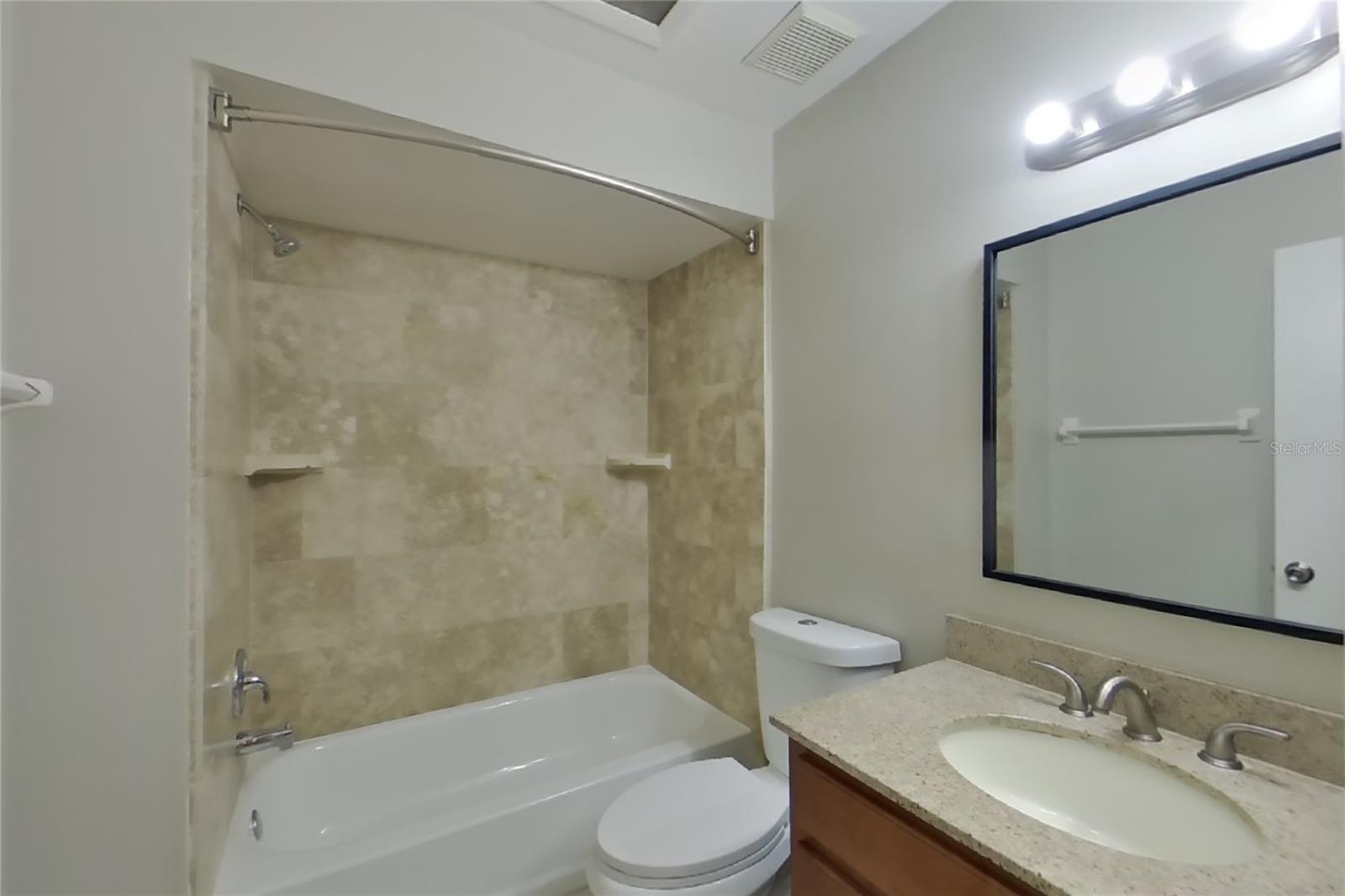 O6433837 Property Photo 13