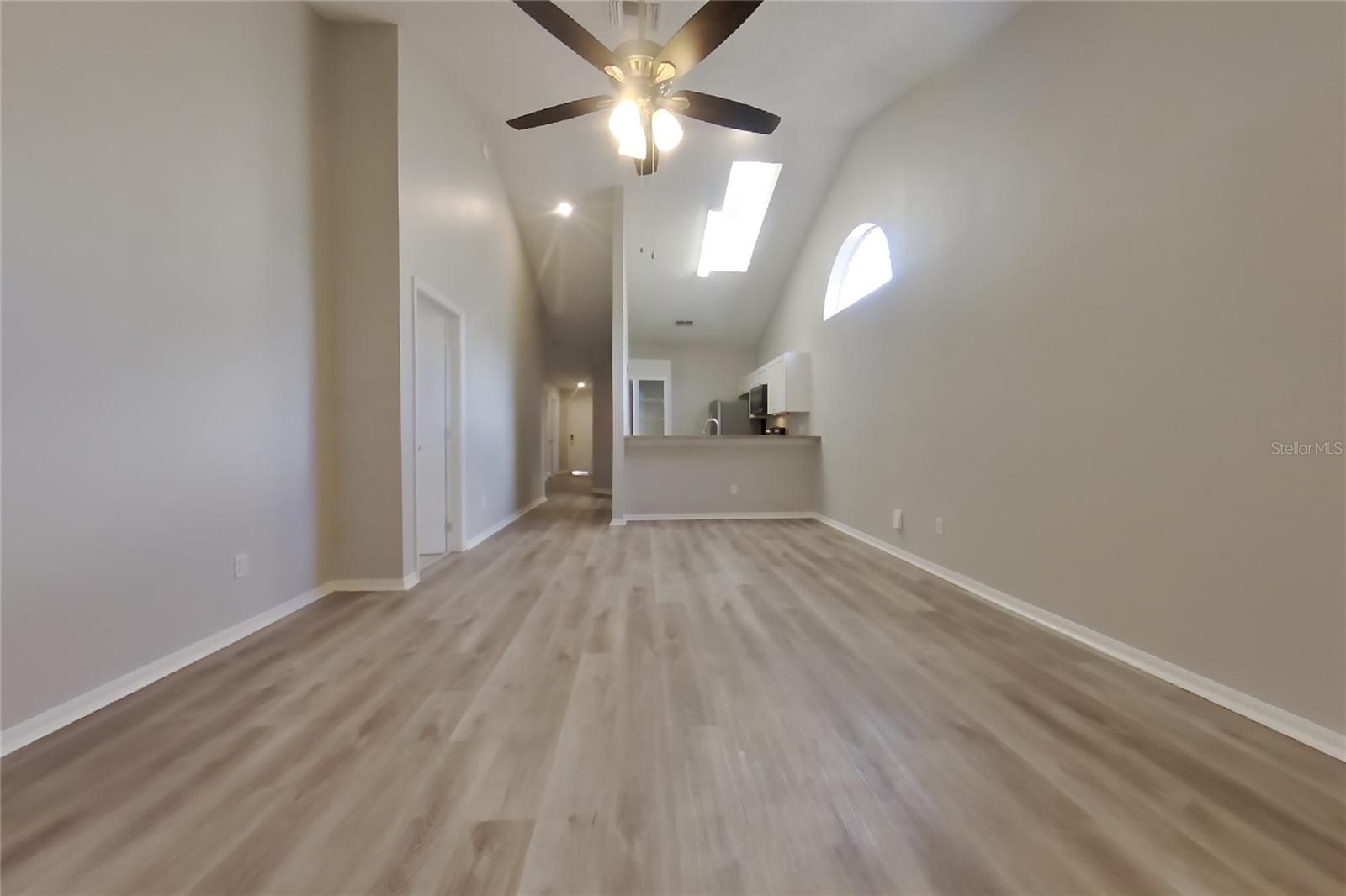 O6433839 Property Photo 2
