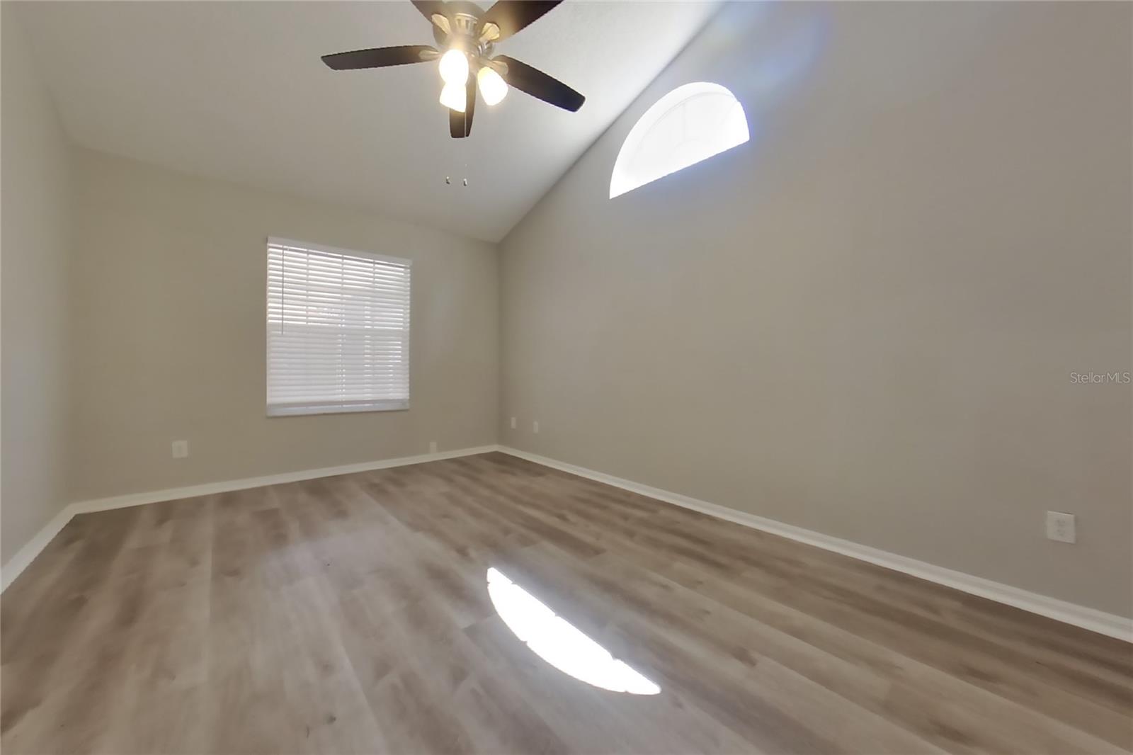 O6433839 Property Photo 5