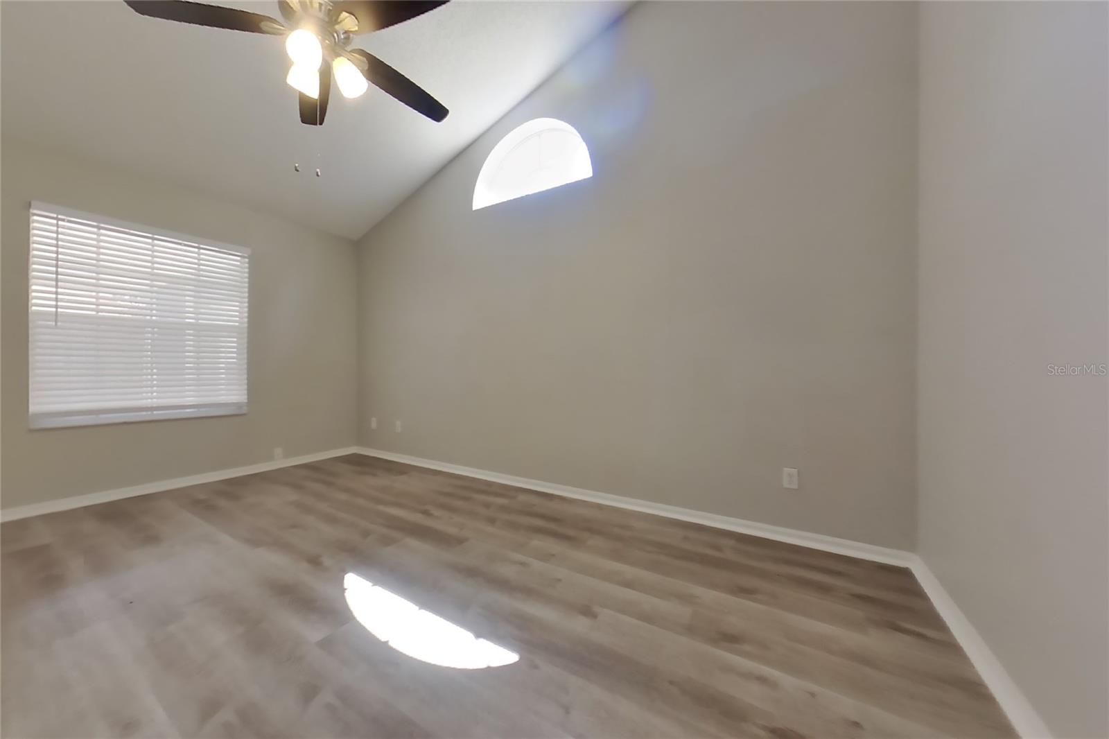 O6433839 Property Photo 6