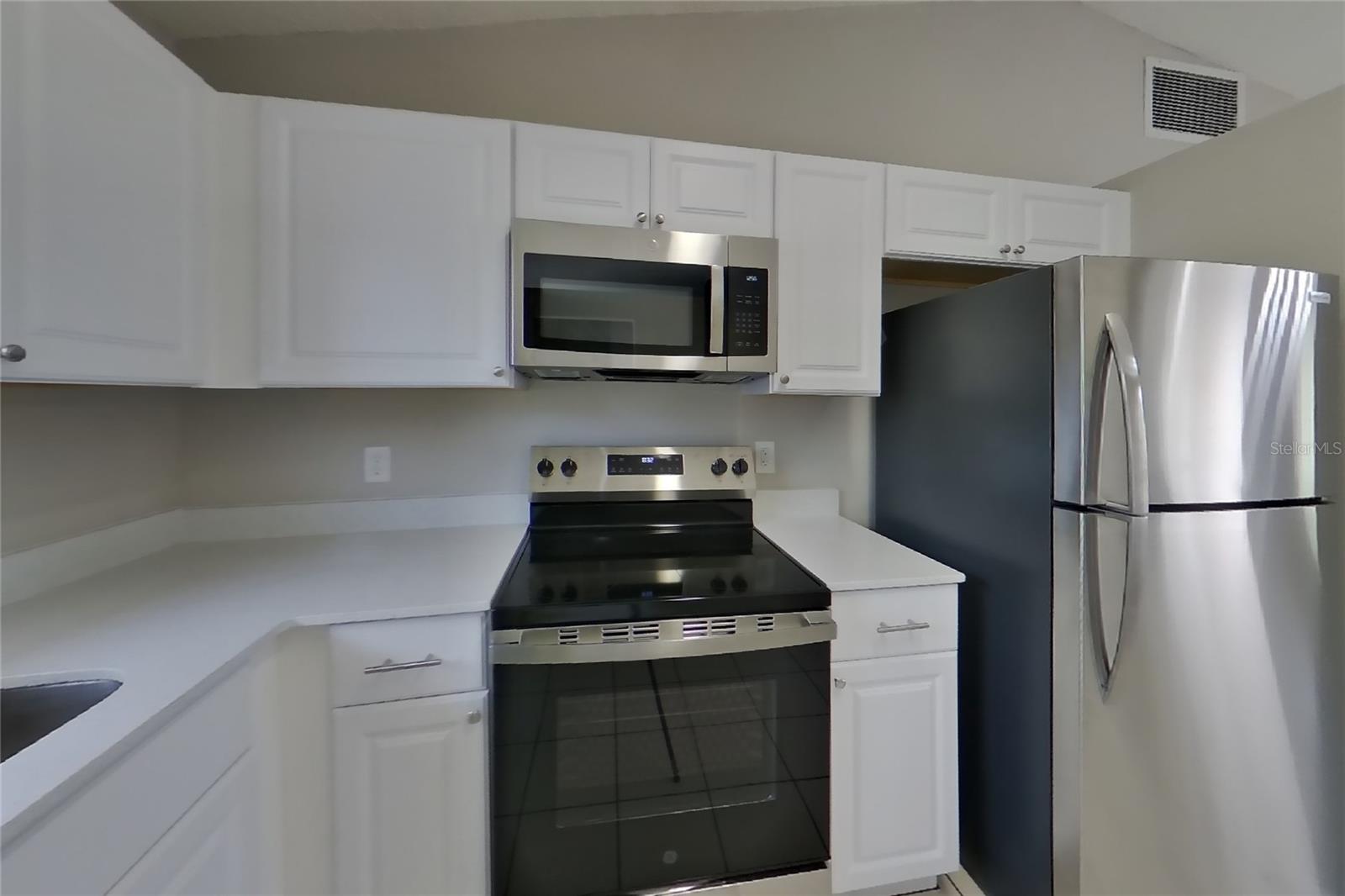 O6433840 Property Photo 6