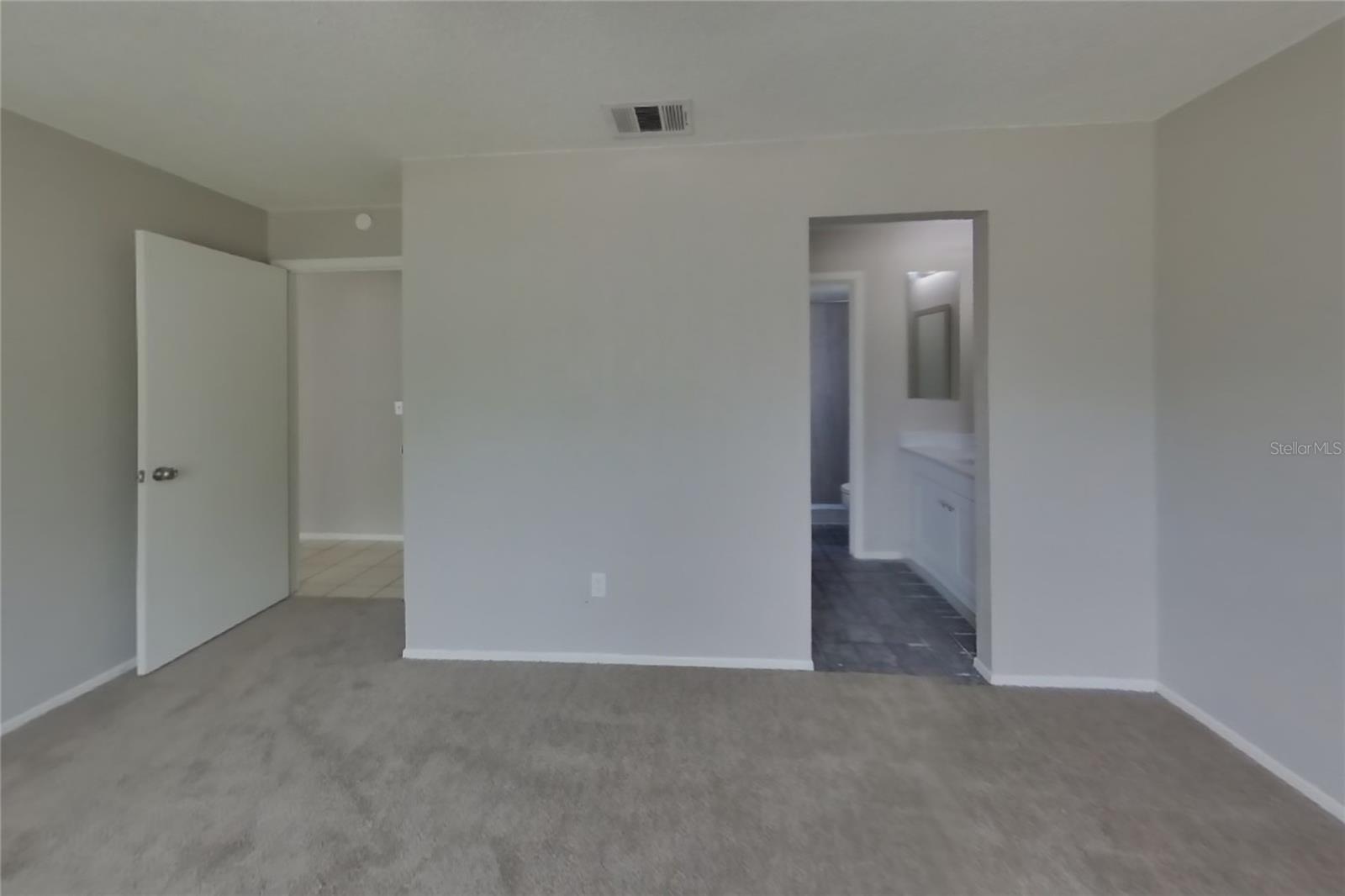 O6433840 Property Photo 8