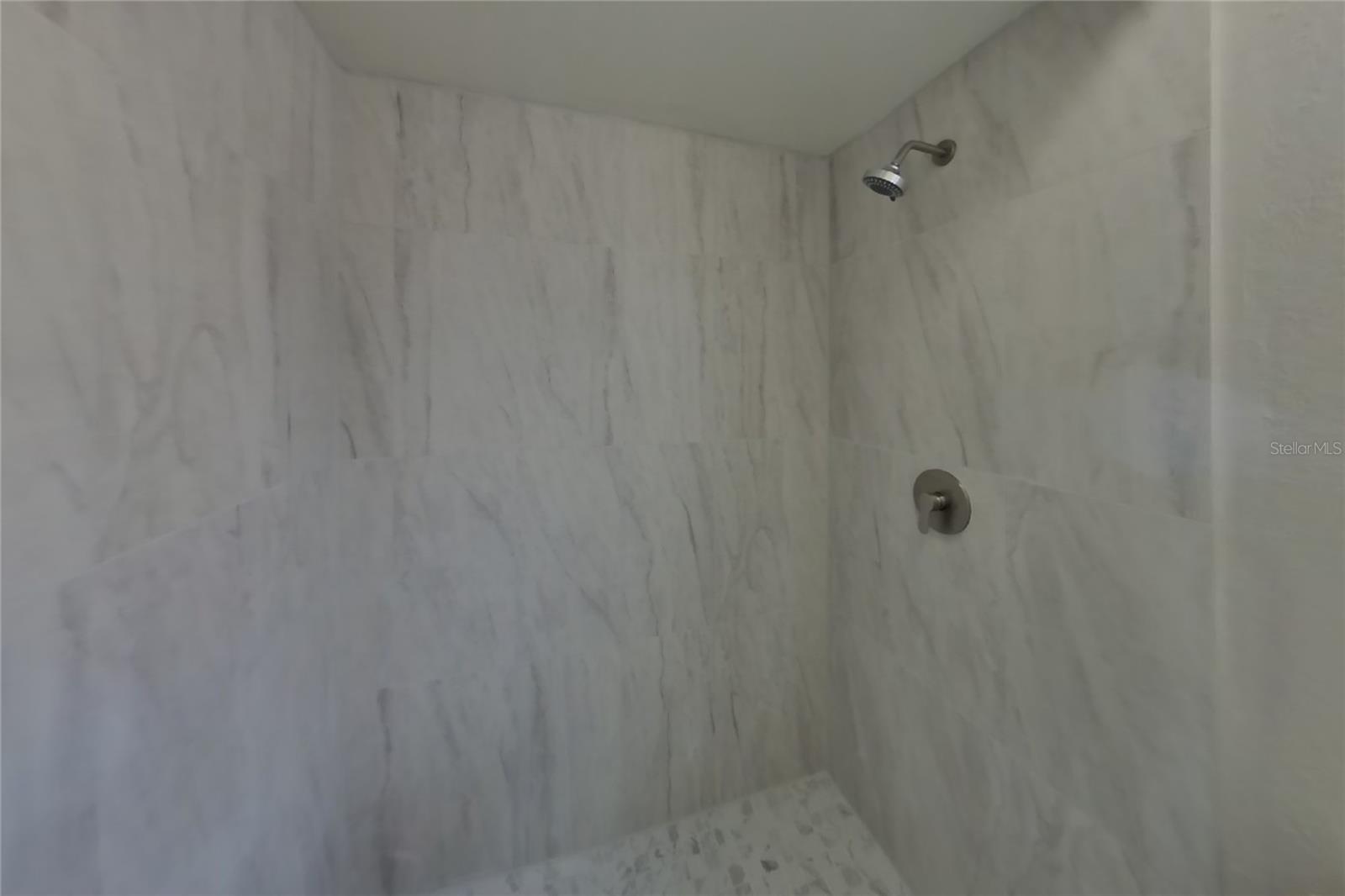 O6433840 Property Photo 10