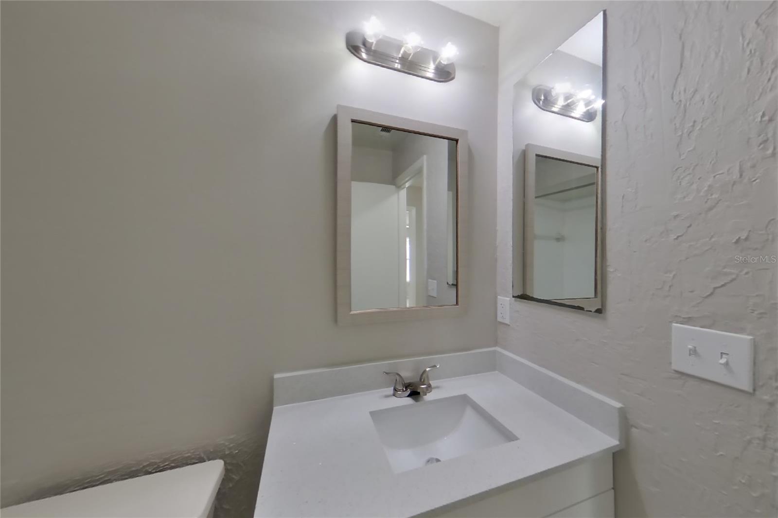 O6433840 Property Photo 13