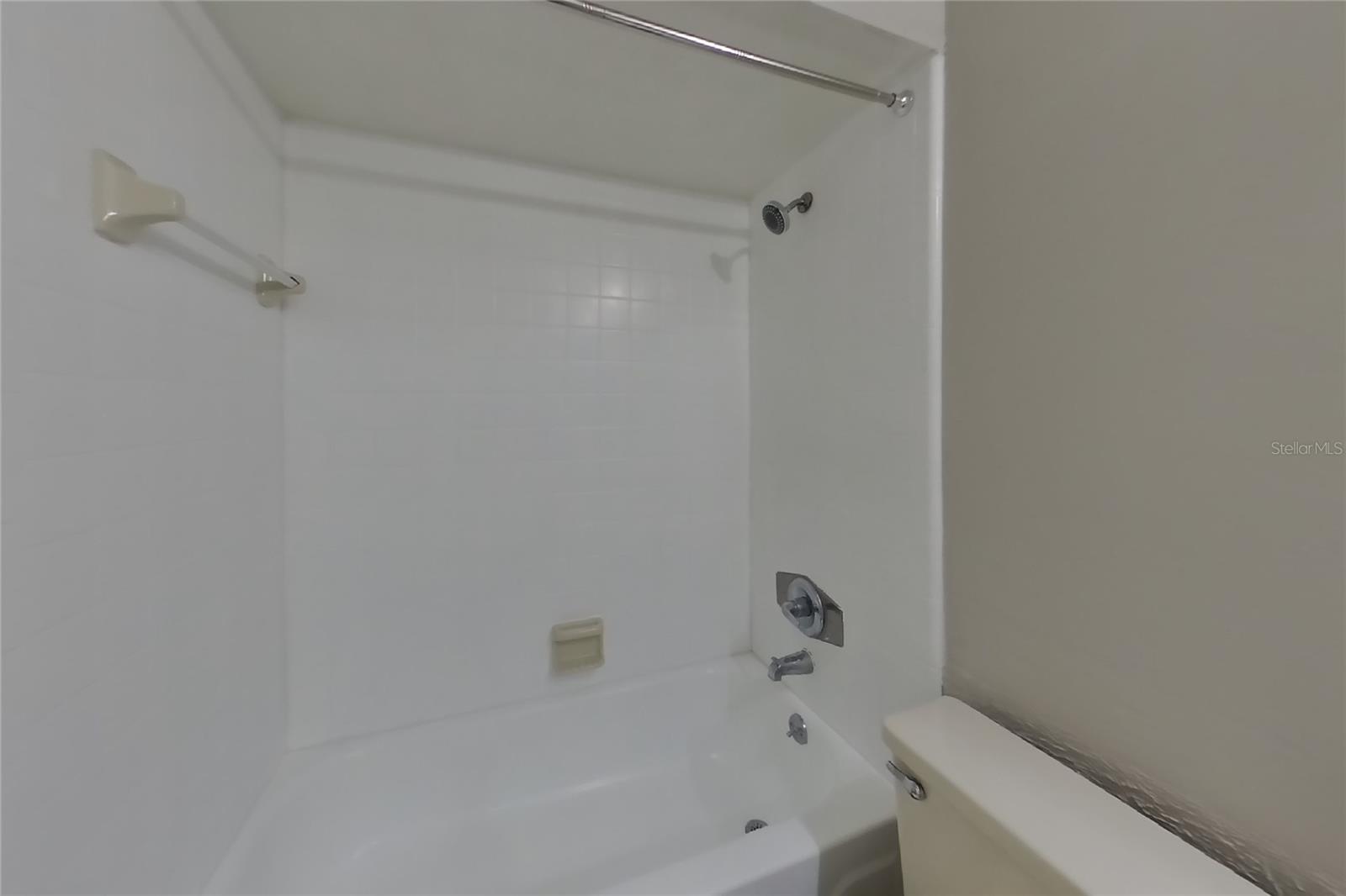O6433840 Property Photo 14