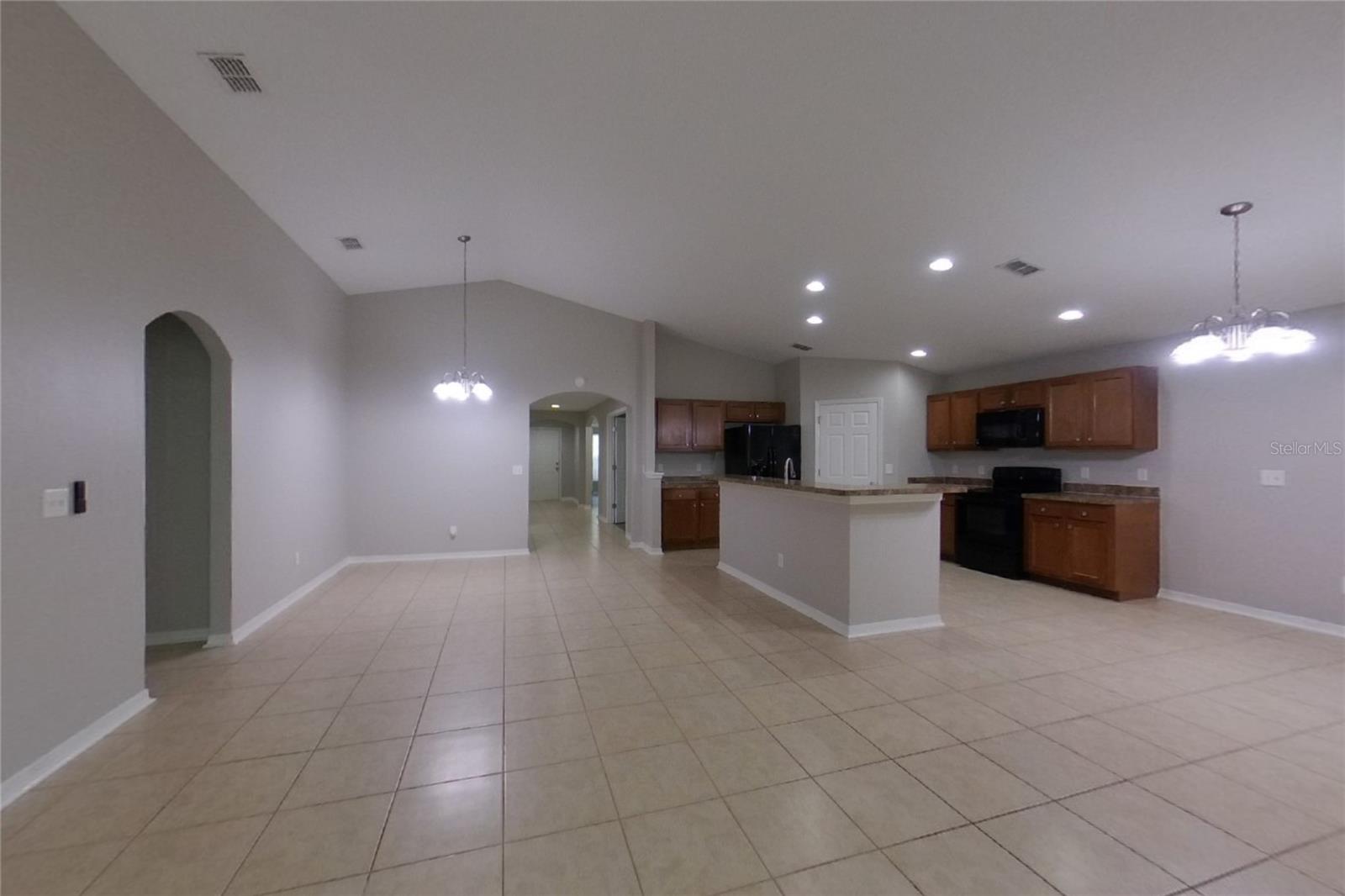 O6433852 Property Photo 2