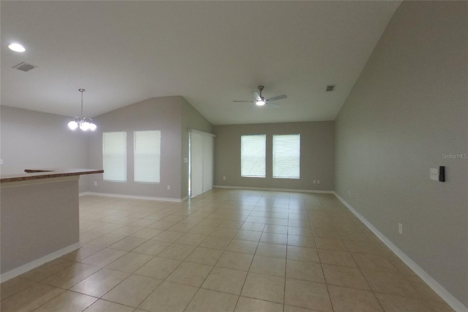 O6433852 Property Photo 3