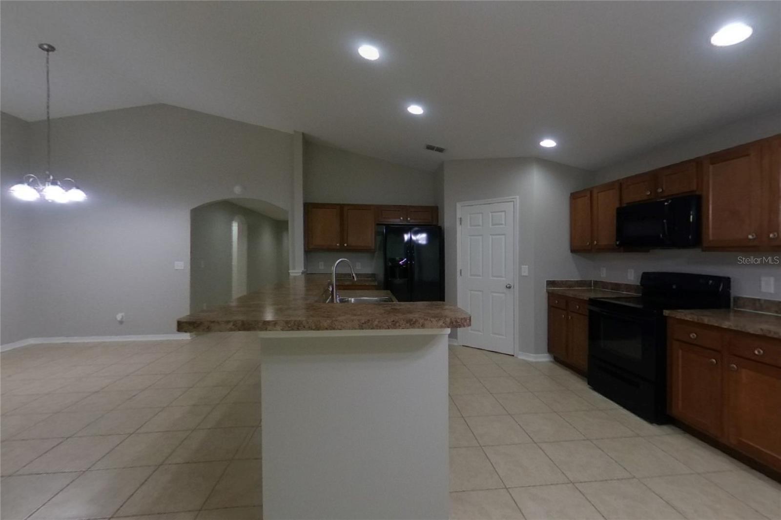 O6433852 Property Photo 5