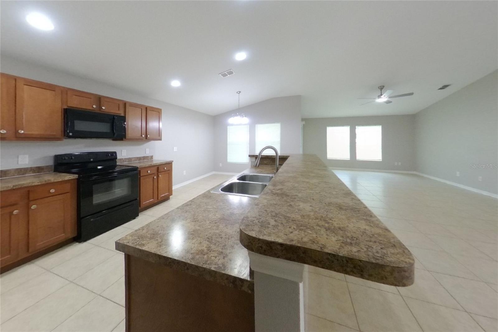O6433852 Property Photo 6