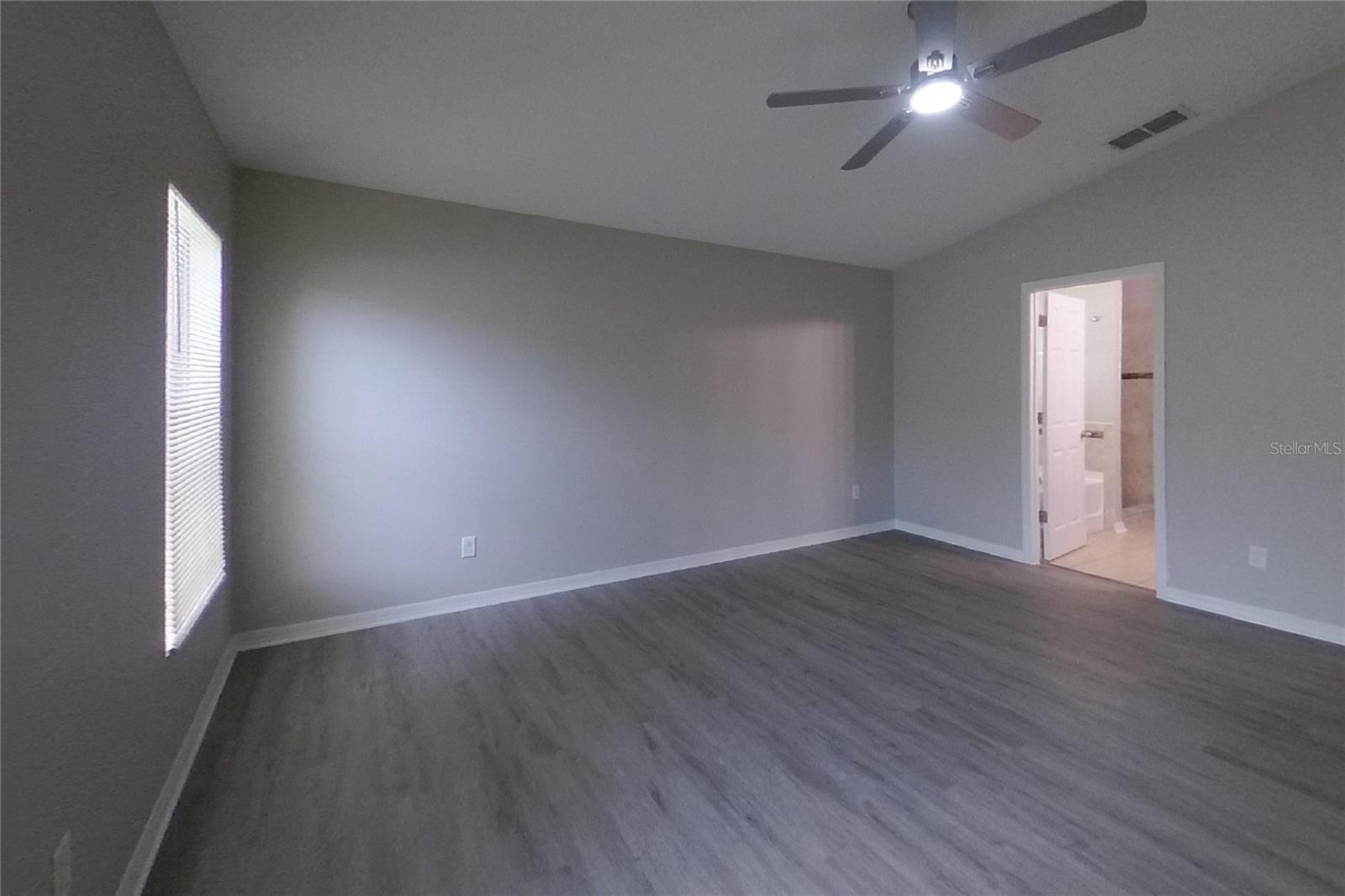 O6433852 Property Photo 7