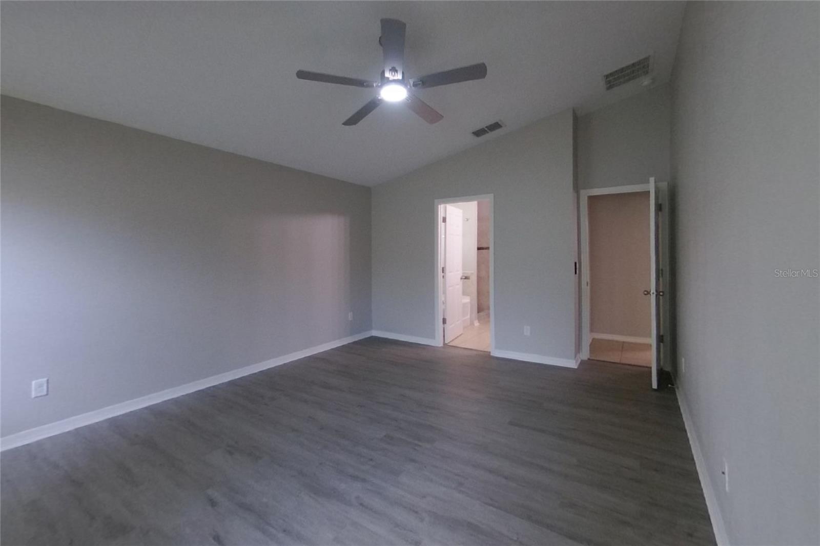 O6433852 Property Photo 8