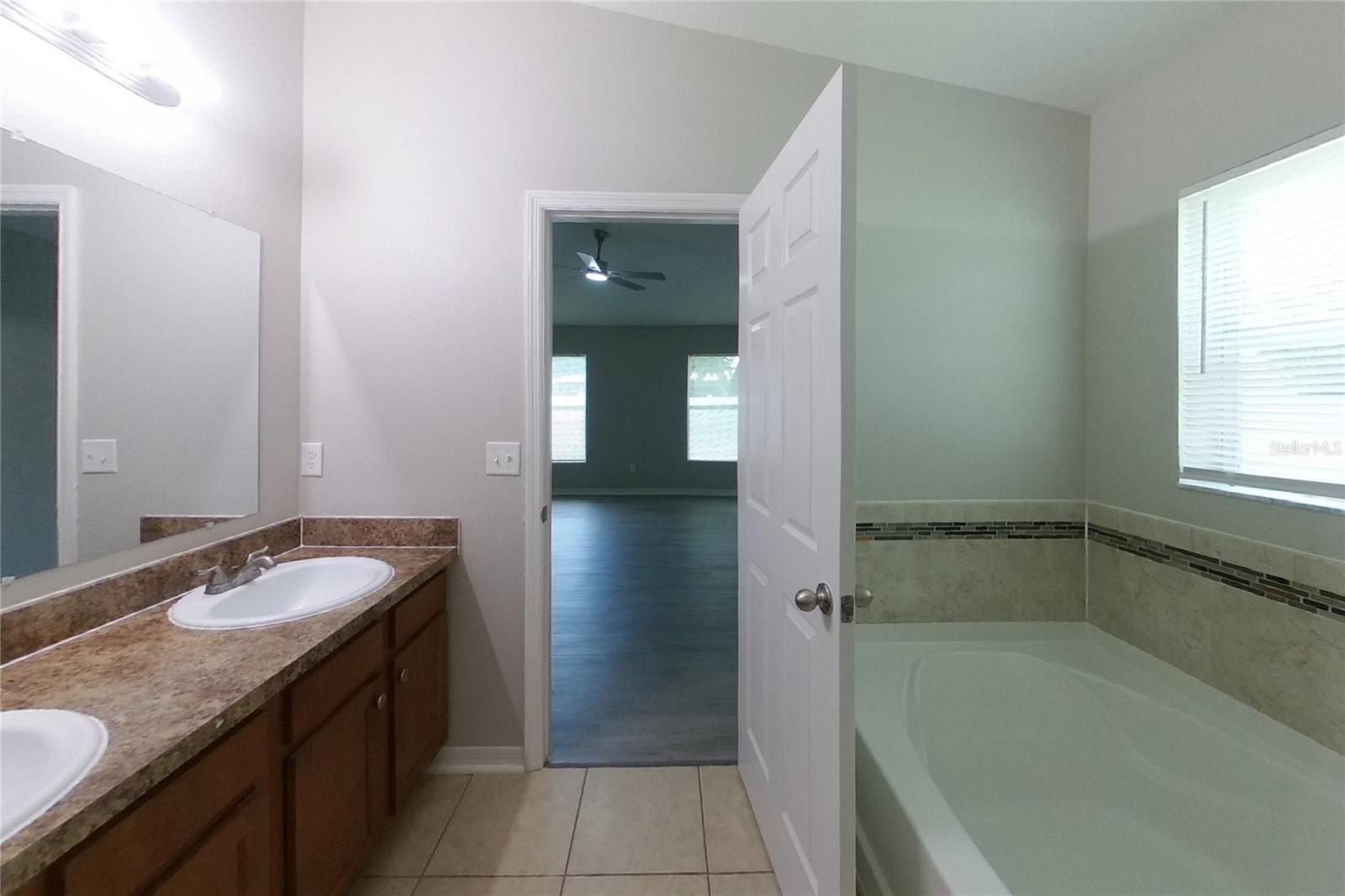 O6433852 Property Photo 9
