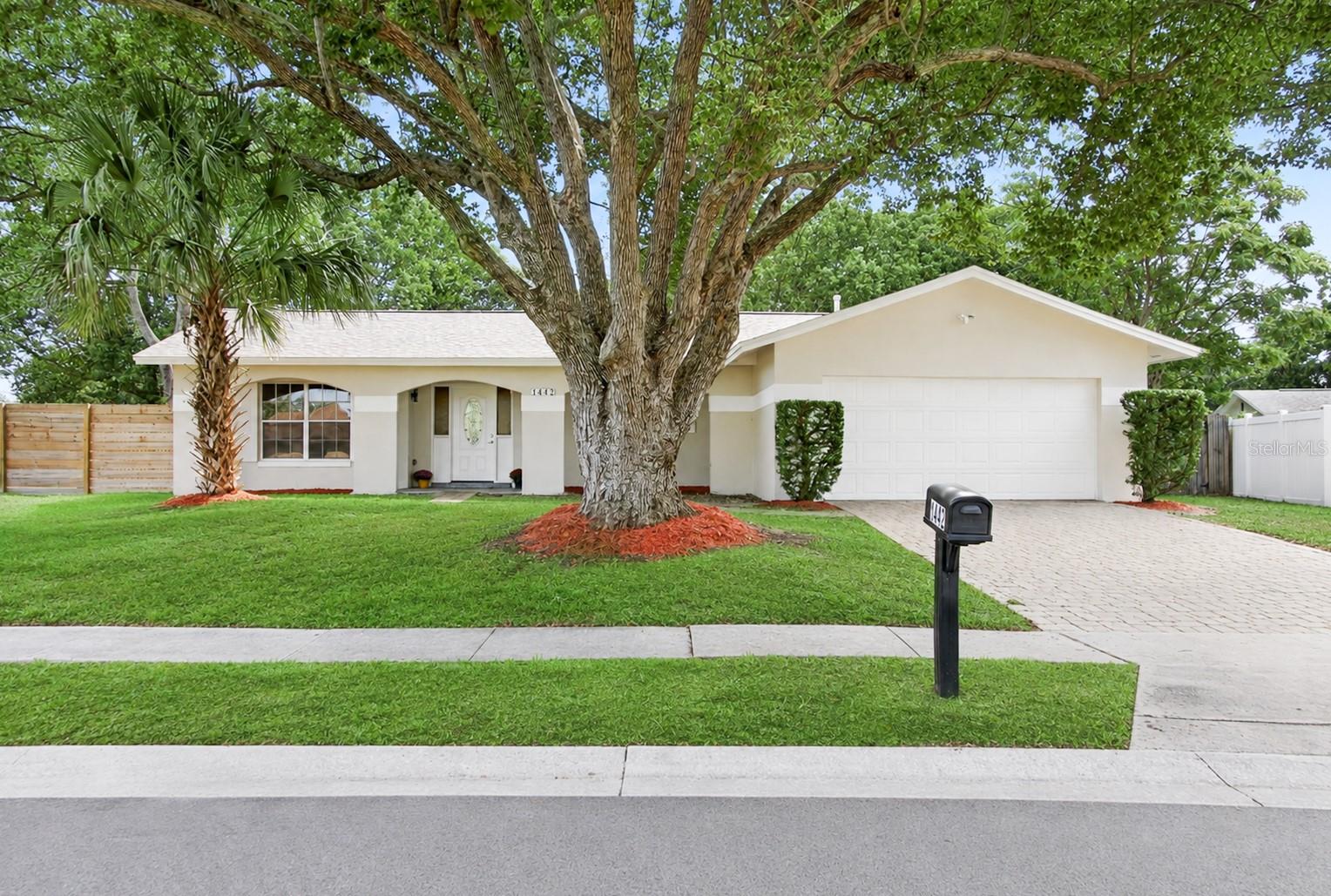 1442 Canterbury Cir Property Photo 1