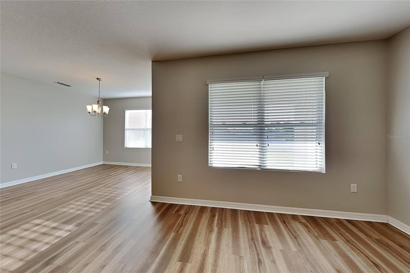 O6433856 Property Photo 3