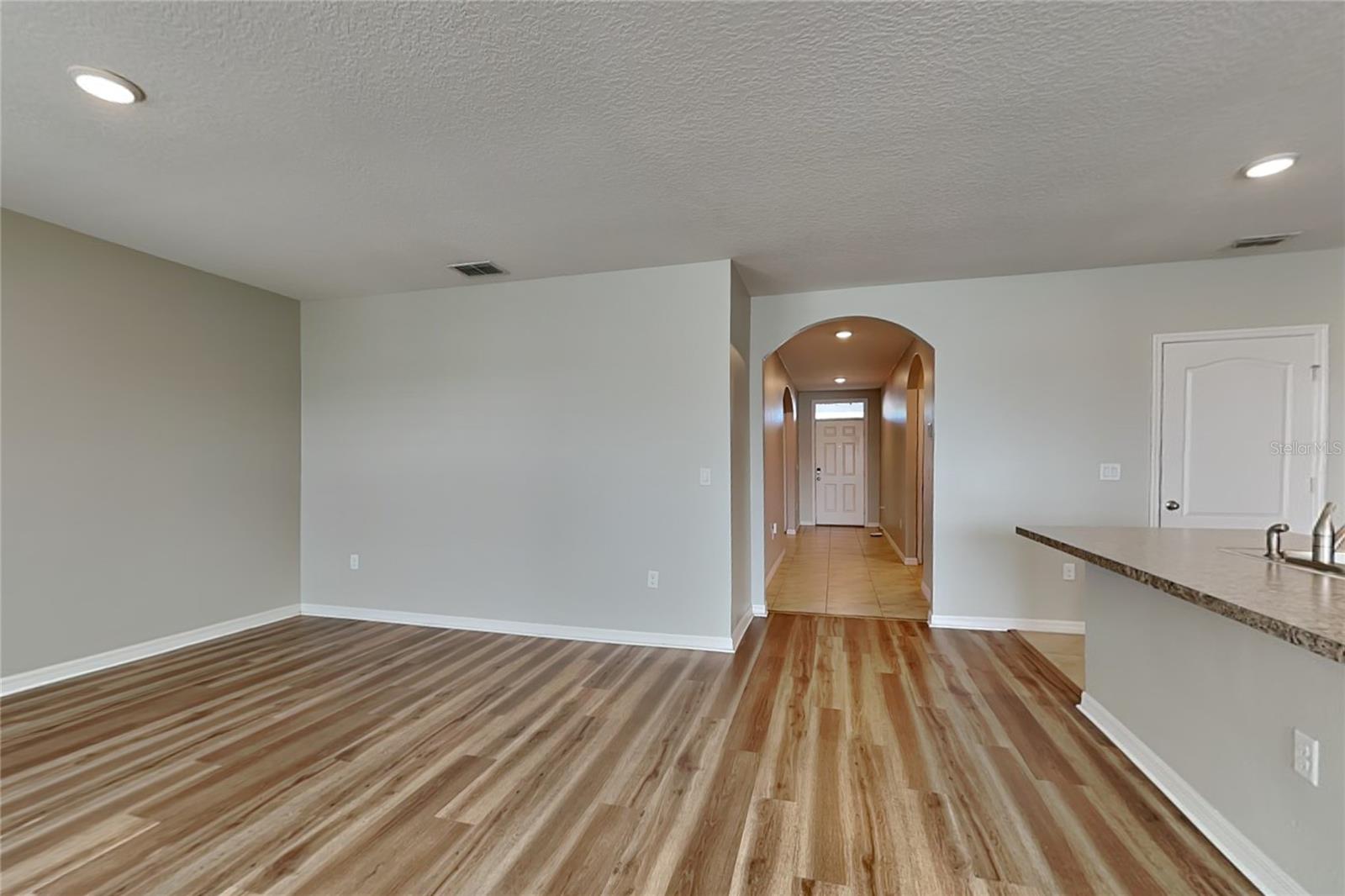 O6433856 Property Photo 4