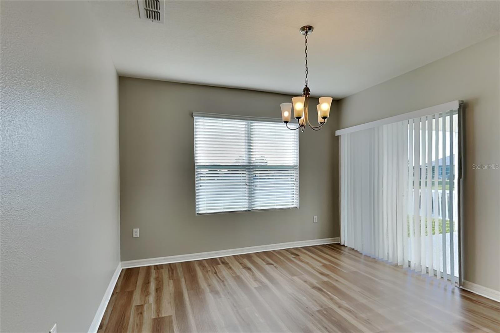 O6433856 Property Photo 5