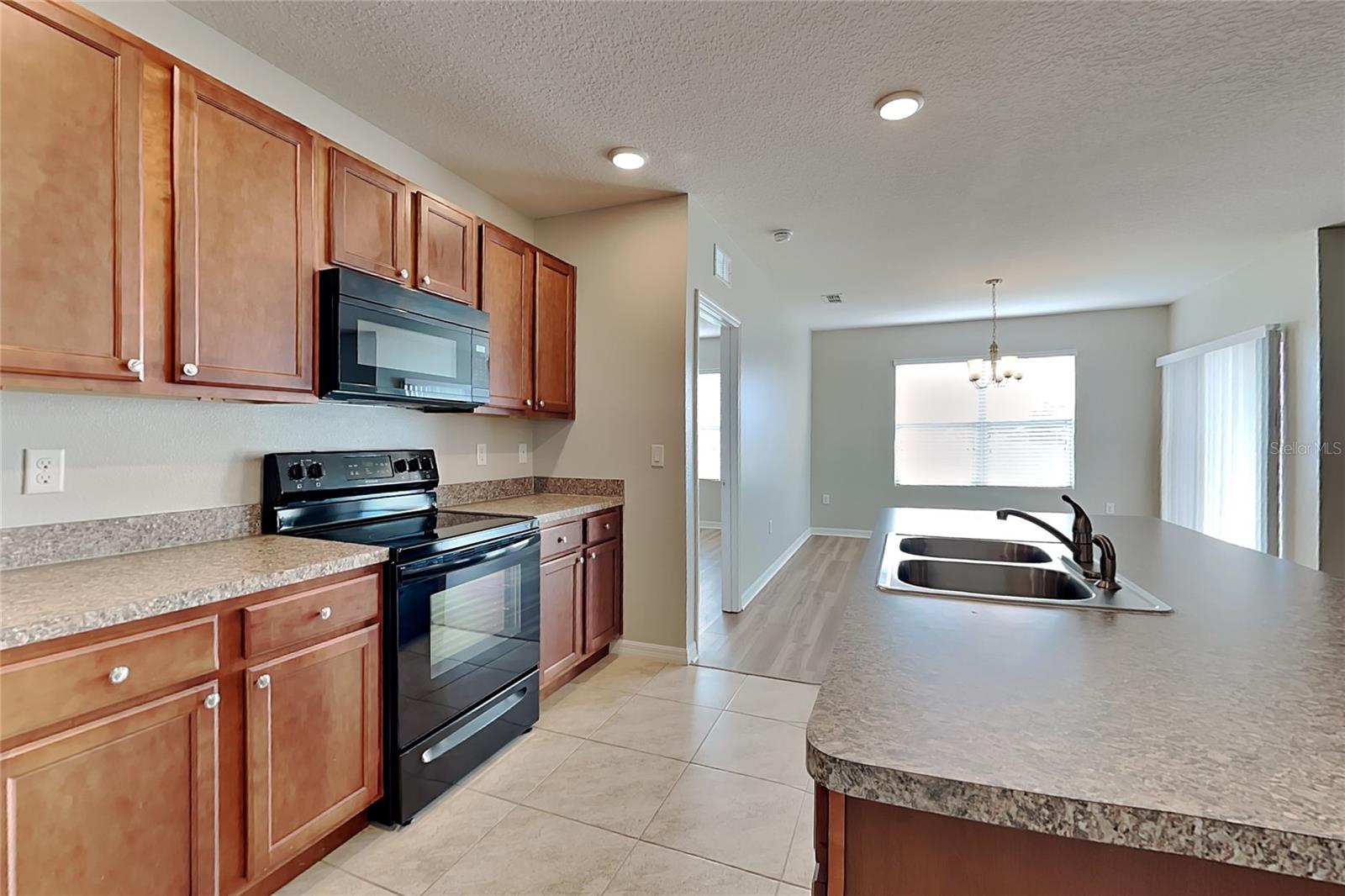 O6433856 Property Photo 6