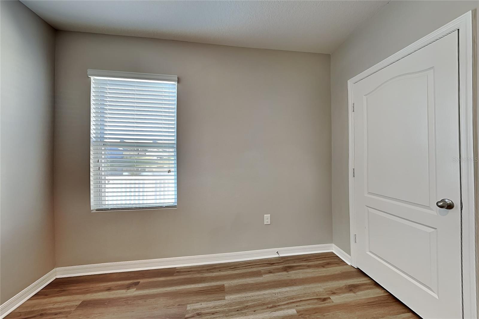O6433856 Property Photo 11